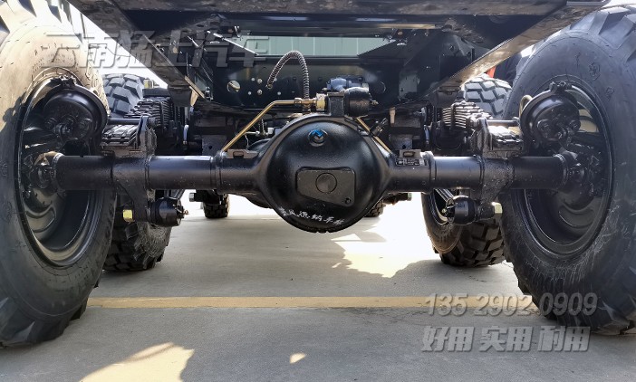 東風(fēng)六驅(qū)越野卡車,東風(fēng)六驅(qū)底盤,尖頭卡車底盤,EQ2082越野車底盤,EQ240長頭越野卡車,東風(fēng)軍車底盤改裝,東風(fēng)卡車出口