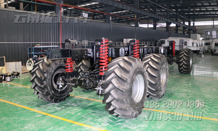 六驅沙漠越野車,大腳怪沙漠車,沙漠旅游觀光車,24座沙漠客車,沙漠沖浪車,青海沙漠觀光車