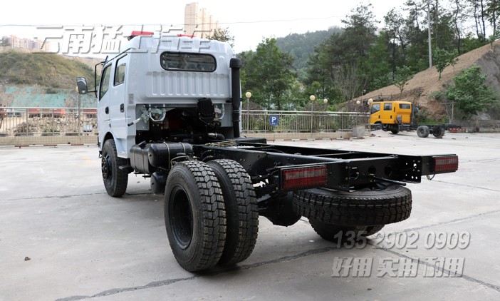 四驅(qū)雙排越野車,越野專用車底盤,東風(fēng)多利卡底盤,四驅(qū)輕卡底盤,東風(fēng)小霸王越野車,140馬力卡車底盤