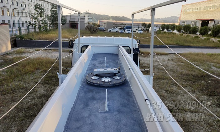 東風六驅(qū)加運油車,6立方加油車,東風145罐式運輸車,6*6加油車,越野專用車,油罐車改裝