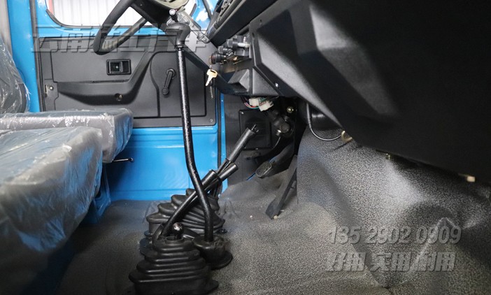 東風(fēng)六驅(qū)卡車,六驅(qū)尖頭卡車,越野卡車,EQ2082,二噸半柴油越野車,東風(fēng)軍車