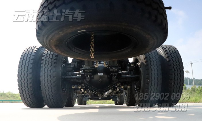 天龍后八輪底盤,東風(fēng)天錦8*4底盤,四橋卡車底盤,350馬力底盤,平板運(yùn)輸車底盤