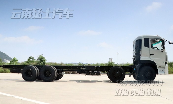 天龍后八輪底盤,東風(fēng)天錦8*4底盤,四橋卡車底盤,350馬力底盤,平板運(yùn)輸車底盤