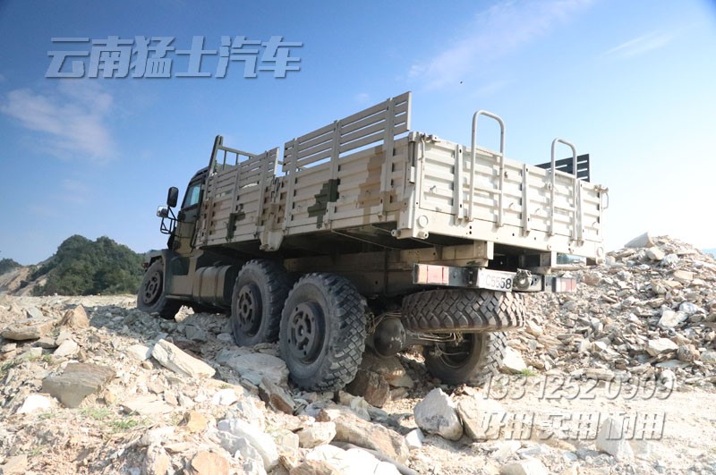 六驅(qū)裝甲車,EQ2100,越野卡車,防護(hù)型卡車,底盤性能檢測(cè)