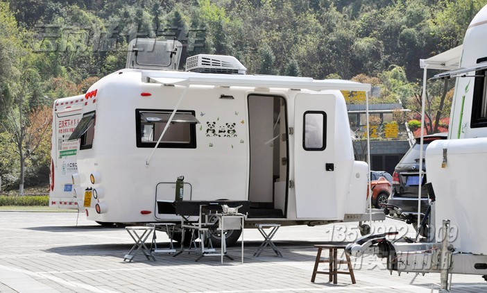 拖掛房車(chē),德國(guó)愛(ài)科底盤(pán),撞擊式剎車(chē),房車(chē)定制,環(huán)保旅居車(chē),可上戶(hù)的家用房車(chē),進(jìn)口房車(chē)底盤(pán)