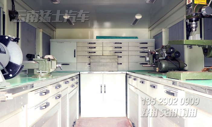 東風(fēng)六驅(qū)越野車,雙排越野卡車,東風(fēng)炊事車,東風(fēng)救援工具車,東風(fēng)衛(wèi)星通訊車,房車改裝廠家,東風(fēng)方艙指揮車,EQ2102雙排