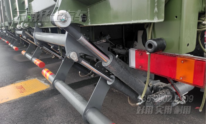 液壓尾板車(chē),電動(dòng)升降圍板車(chē),物流倉(cāng)儲(chǔ)車(chē),港口貨物運(yùn)輸車(chē),東風(fēng)天錦專(zhuān)用車(chē),DFH1180,18噸物流車(chē)