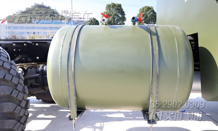 六驅(qū)裝甲車底盤,定制化專用車,裝甲車底盤,底盤設(shè)計(jì)改裝,長(zhǎng)頭越野底盤,越野專用車底盤