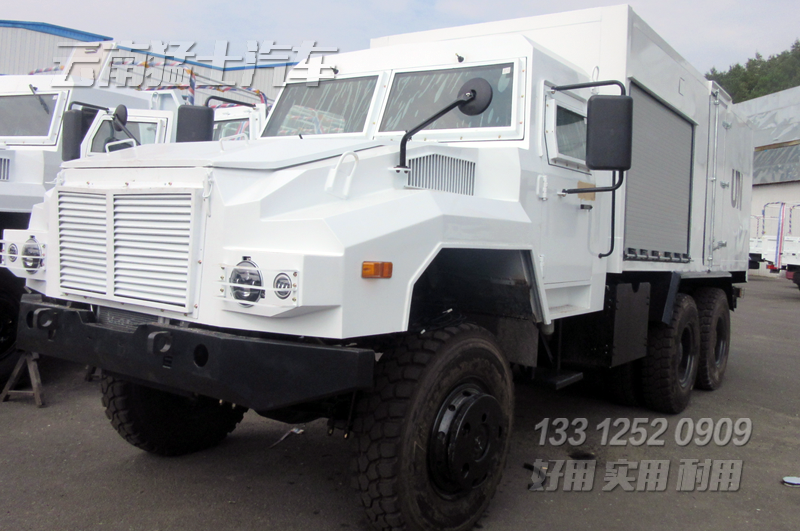 國際維和,反恐演練,六驅(qū)裝甲車,越野專用車,專用車定制,出口專用車,運(yùn)兵車、救援車、服務(wù)車