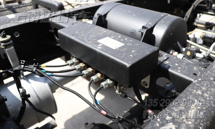 加長(zhǎng)底盤,特種車底盤,廂式車底盤改裝,越野專用車,東風(fēng)6*6底盤,專用車底盤改裝,加油車底盤改裝,運(yùn)水車底盤改裝