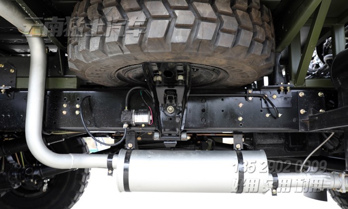 山貓卡車,平頭2082,六驅(qū)越野卡車,6*6公路運輸車,柴油運兵車,越野車改進