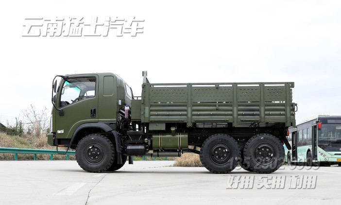 山貓卡車,平頭2082,六驅(qū)越野卡車,6*6公路運輸車,柴油運兵車,越野車改進