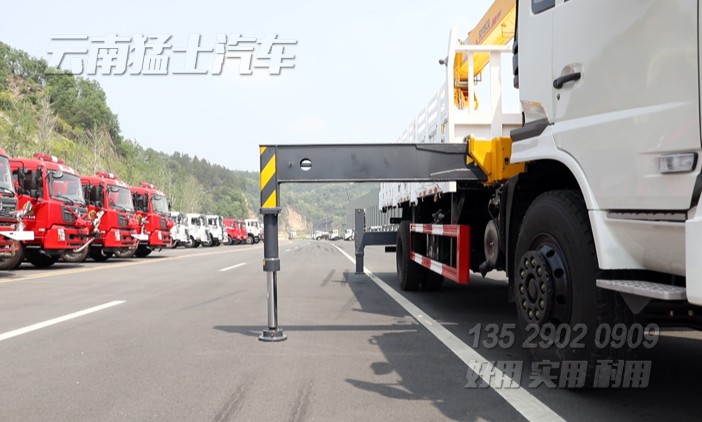 徐工10噸隨車(chē)吊,隨車(chē)吊改裝廠家,四節(jié)臂直臂吊,東風(fēng)底盤(pán)隨車(chē)吊,SQ10SK3Q隨車(chē)起重運(yùn)輸車(chē),10噸四節(jié)臂吊機(jī)