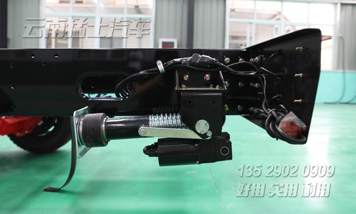 雙軸獨立懸掛,定制掛車底盤,拖掛房車底盤,拖掛房車廠家,房車設(shè)計,定制化房車