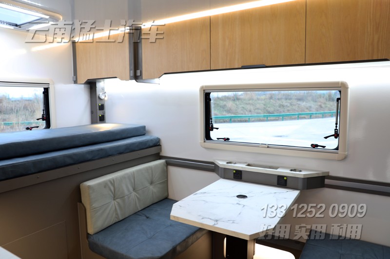 四驅(qū)依維柯房車,房車內(nèi)飾,房車布局,房車功能,房車設計廠家