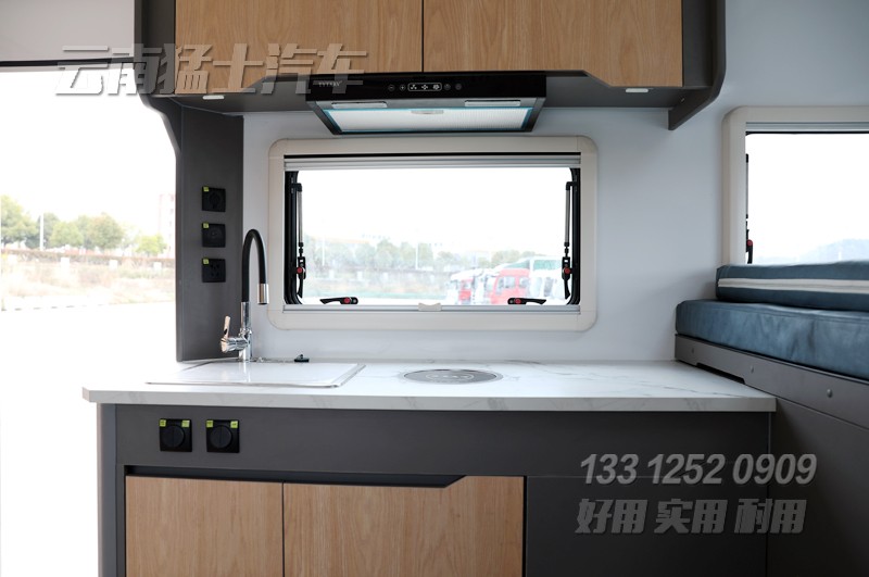 四驅(qū)依維柯房車,房車內(nèi)飾,房車布局,房車功能,房車設計廠家