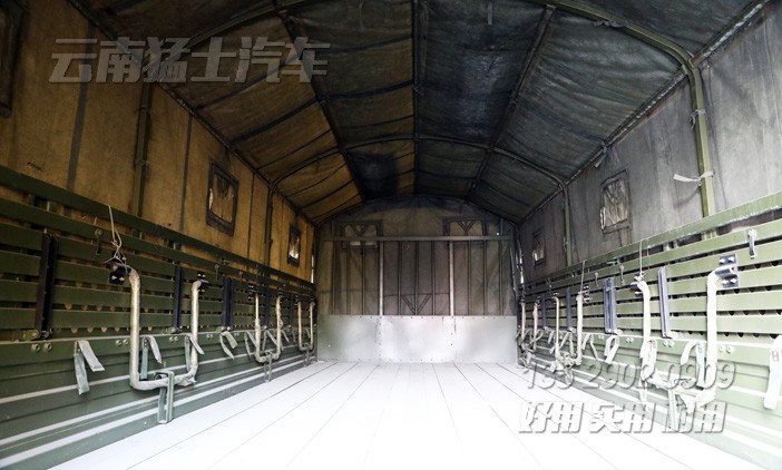 國五運兵車,出口型運兵車,EQ2130GA,東風(fēng)6x6卡車,六驅(qū)柴油貨車