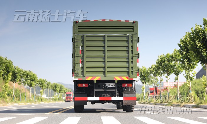重型載貨卡車,物流運(yùn)輸車,東風(fēng)六驅(qū)卡車,340馬力越野車,5.8米貨箱貨車,6*6高墻板貨車,出口專用車,載15噸越野卡車