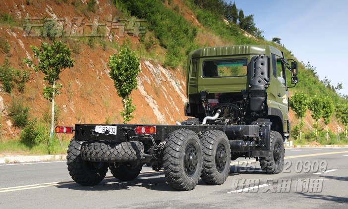 三橋卡車,重型卡車底盤,340馬力底盤,長途貨車底盤,駕乘感舒適,25噸專用車底盤,12.5-20人字花紋胎
