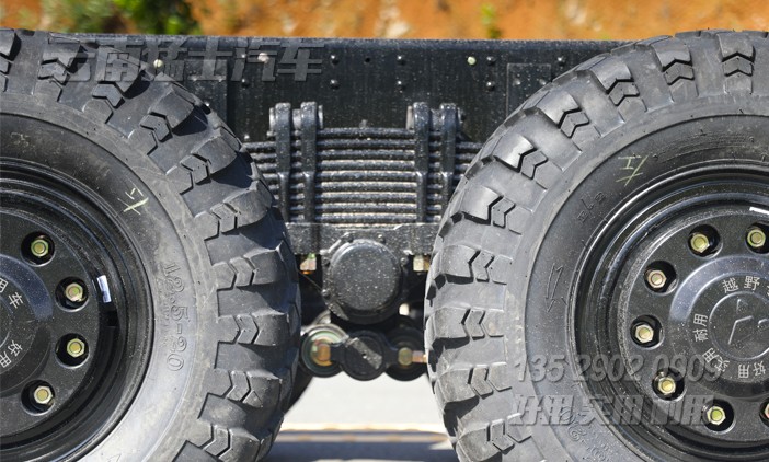 三橋卡車,重型卡車底盤,340馬力底盤,長途貨車底盤,駕乘感舒適,25噸專用車底盤,12.5-20人字花紋胎