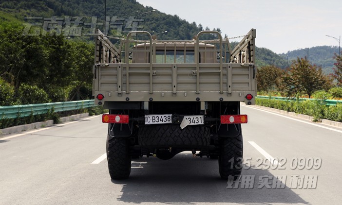 4*4尖頭駕駛室,東風(fēng)長頭2.5噸,越野長途卡車,絞盤出口越野車,越野載貨卡車