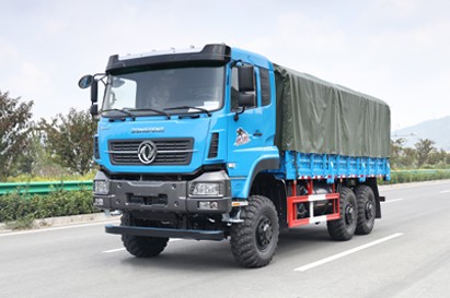 東風(fēng)六驅(qū)340馬力出口卡車(chē)_6*6帶蓬布篷桿的貨運(yùn)卡車(chē)_長(zhǎng)途貨車(chē)剎車(chē)降溫水箱