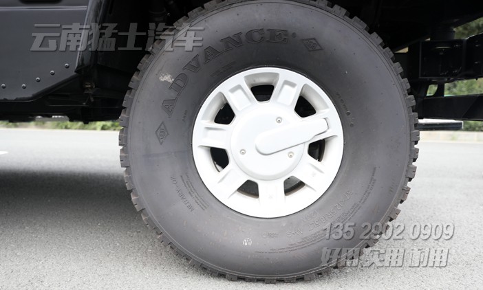 藍(lán)牌猛士汽車,警用巡邏車,移動(dòng)指揮車,M50雙排廂式,4*4猛士,東風(fēng)猛士,猛士改裝