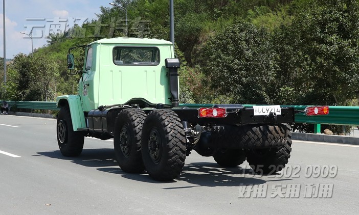 6x6長鼻子卡車底盤,東風(fēng)245底盤,出口型底盤,EQ2100E6DJ,長頭柴油車,越野底盤