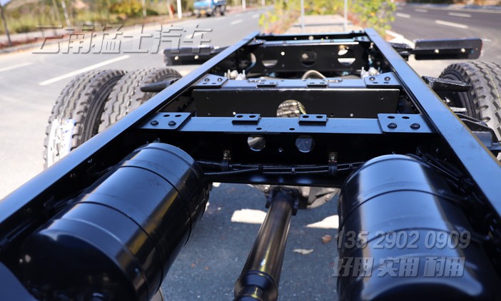 東風(fēng)長頭4x2,專用車底盤,專用車廠家,尖頭輕型卡車,110馬力底盤,底盤定制生產(chǎn)