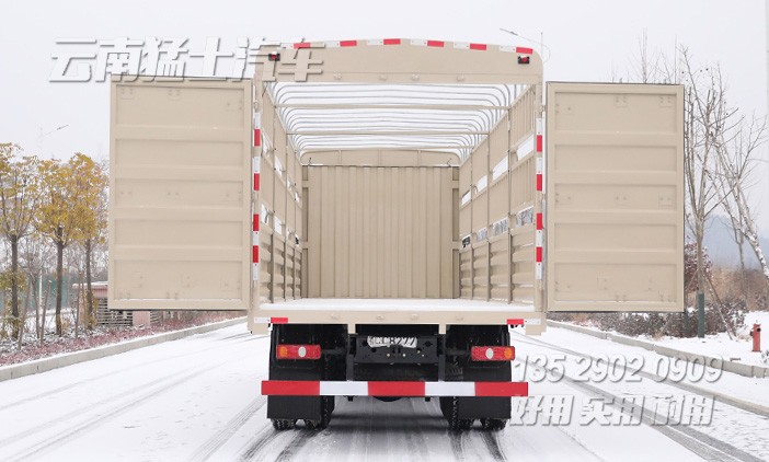 圍欄畜牧車,果蔬運(yùn)輸車,12米重型貨車,420馬力倉柵車,四橋卡車,東風(fēng)后八輪