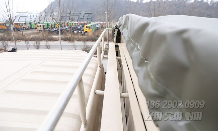 四橋全驅(qū)卡車,全驅(qū)倉(cāng)欄車,畜牧運(yùn)輸車,載18噸重型卡車,果蔬運(yùn)輸車