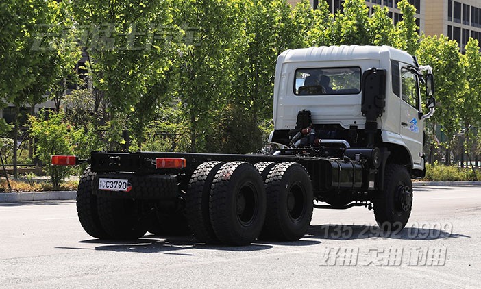 340馬力底盤(pán),雙13噸卡車(chē)底盤(pán),底盤(pán)廠家定制,三橋全驅(qū)底盤(pán),中型卡車(chē)底盤(pán),六驅(qū)專(zhuān)用車(chē)底盤(pán)