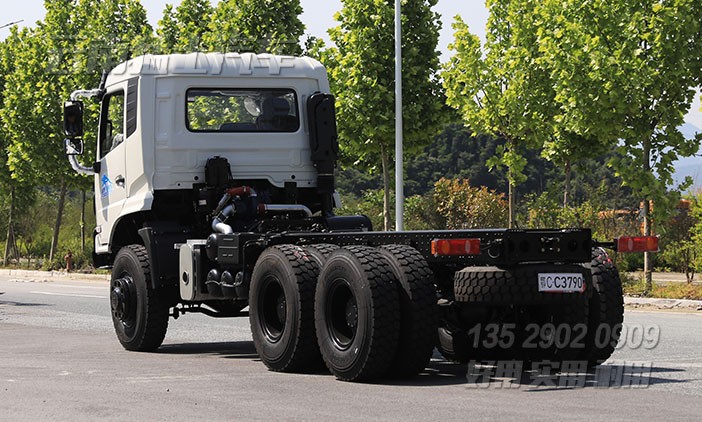 340馬力底盤(pán),雙13噸卡車(chē)底盤(pán),底盤(pán)廠家定制,三橋全驅(qū)底盤(pán),中型卡車(chē)底盤(pán),六驅(qū)專(zhuān)用車(chē)底盤(pán)