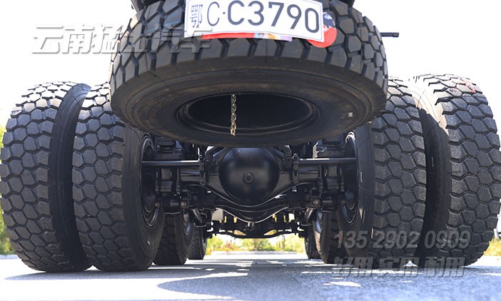 340馬力底盤(pán),雙13噸卡車(chē)底盤(pán),底盤(pán)廠家定制,三橋全驅(qū)底盤(pán),中型卡車(chē)底盤(pán),六驅(qū)專(zhuān)用車(chē)底盤(pán)