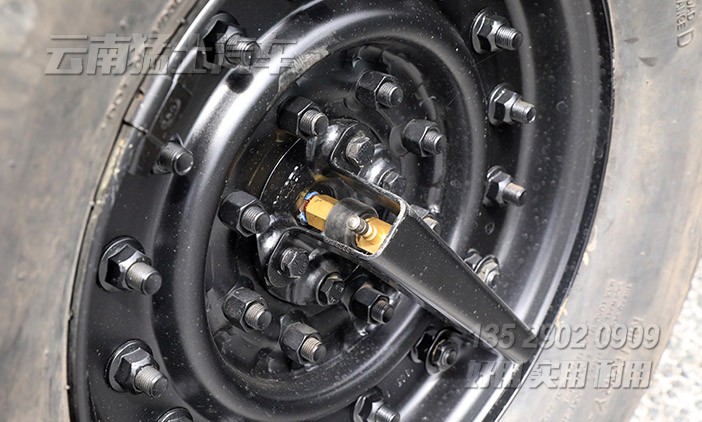 EQ2050B,東風猛士越野車,全驅猛士車,猛士雙排硬頂,精裝軟包越野車