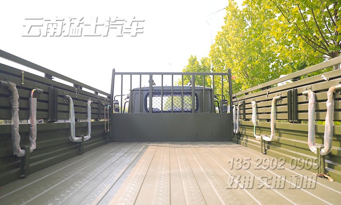 全驅(qū)卡車,多功能越野運(yùn)輸車,6*6東風(fēng)卡車,帶絞盤(pán)卡車,EQ2100E6D,六驅(qū)運(yùn)輸車