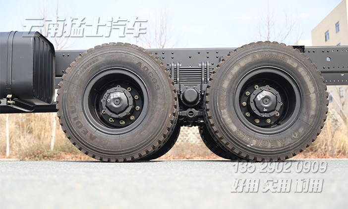 400馬力底盤,特種車底盤,越野專用車底盤,底盤改裝,定制化底盤,六驅(qū)重卡底盤,后八輪底盤