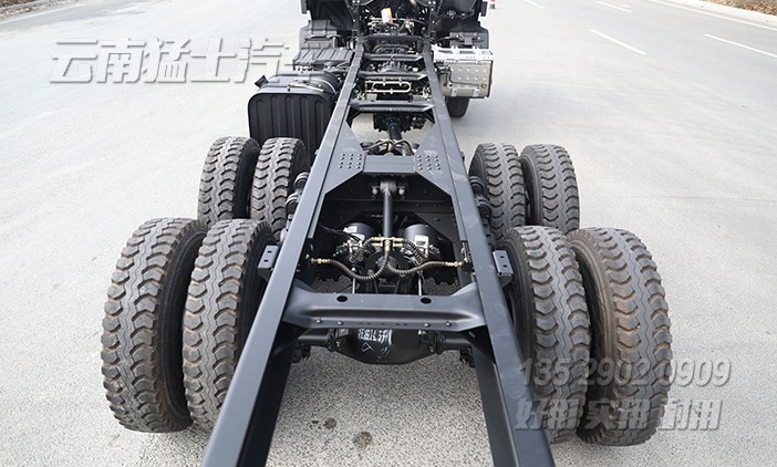 400馬力底盤,特種車底盤,越野專用車底盤,底盤改裝,定制化底盤,六驅(qū)重卡底盤,后八輪底盤