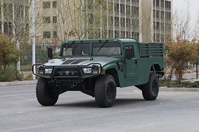 全驅(qū)高機(jī)動(dòng)單排硬頂猛士越野車(chē)_四驅(qū)東風(fēng)EQ2050系列運(yùn)輸車(chē)_8座東風(fēng)猛士初代載貨車(chē)