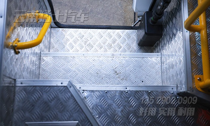 四驅(qū)客車(chē),越野客車(chē),23座客車(chē),村村通,礦區(qū)通勤車(chē),高底盤(pán)客車(chē),觀光車(chē)